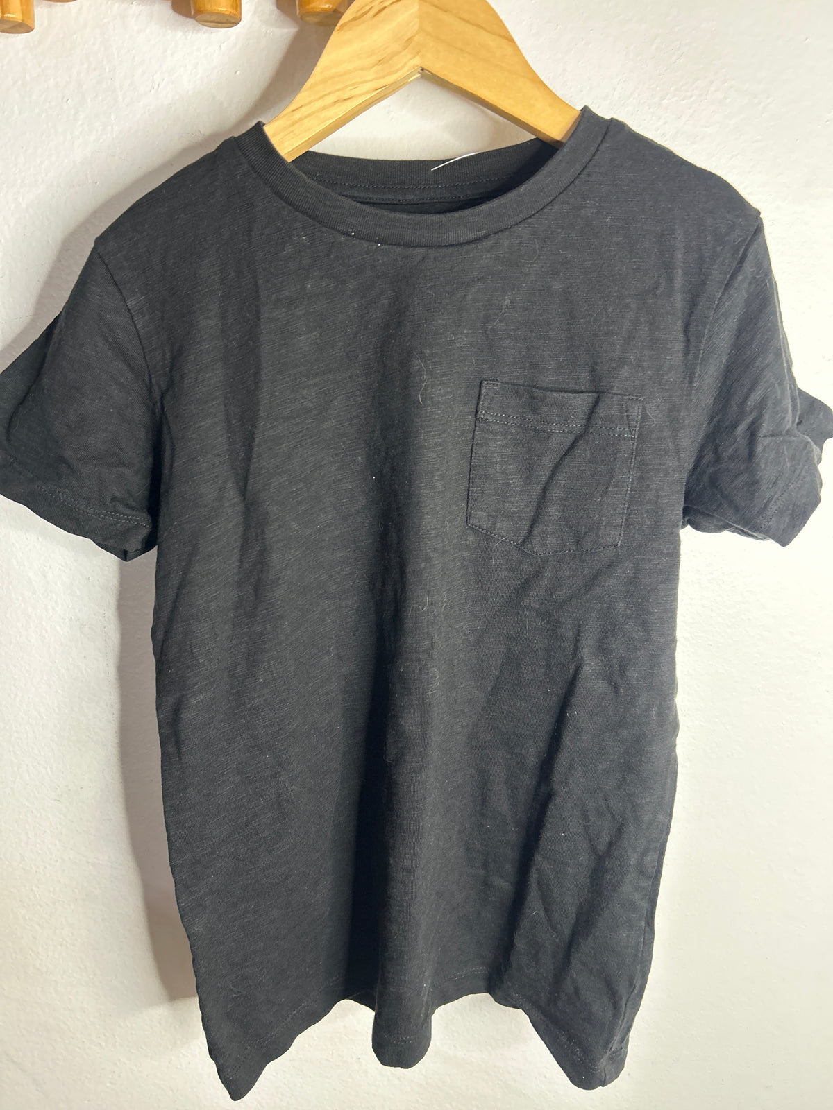 Black pocket tee 6-7y