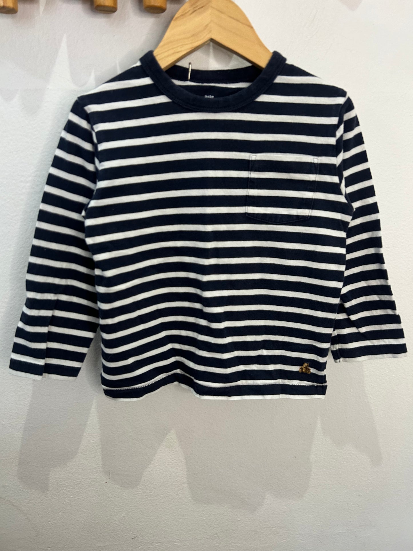 Navy longsleeve w pocket 3y
