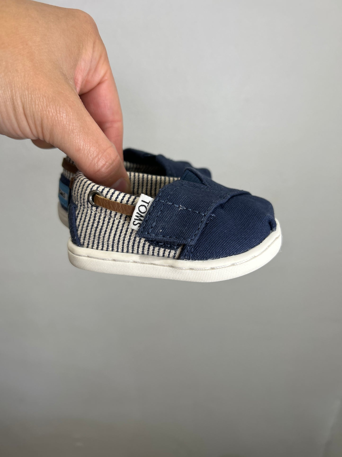 C2 navy baby Toms