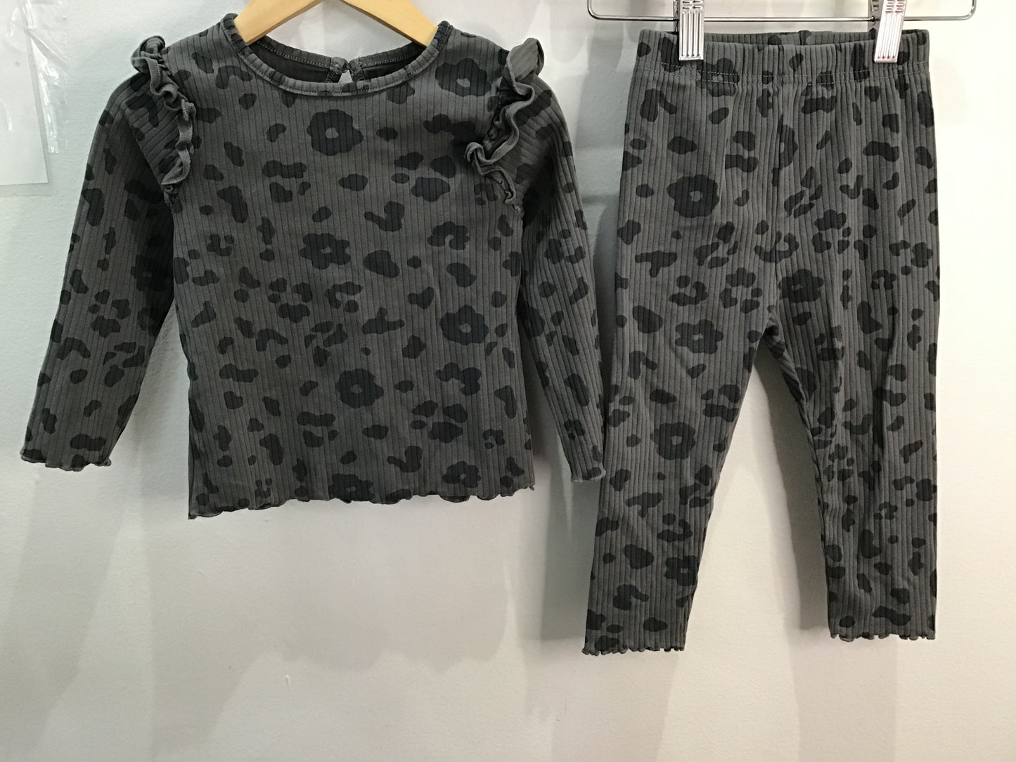 Set grey leopard 18-24m