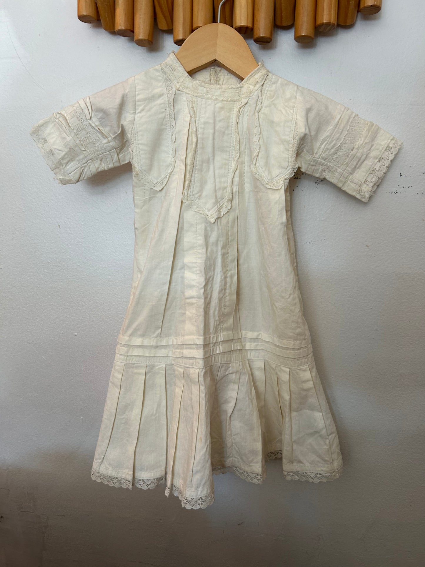 Fine embroidery dress 2y