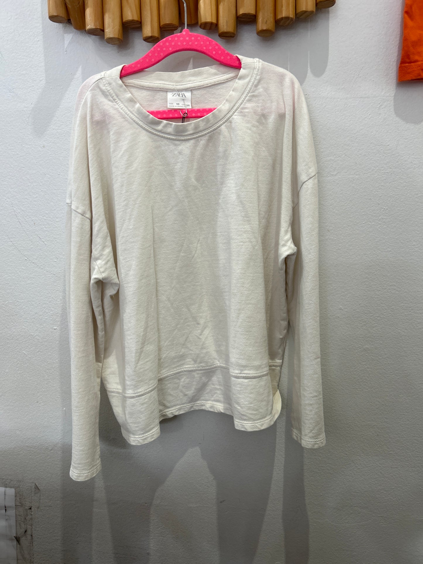 Boxy white longsleeve 10y