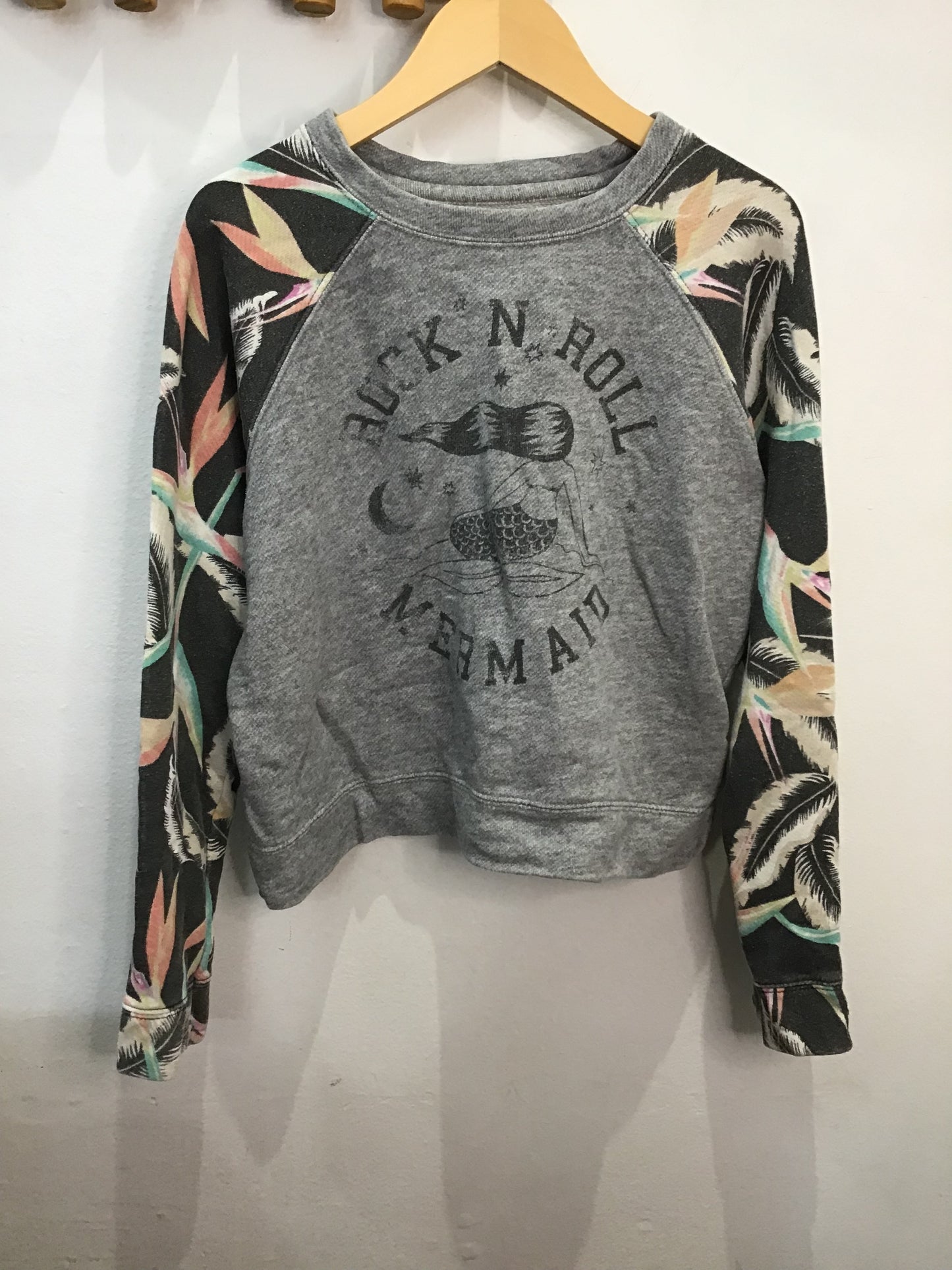 Pullover rock and roll mermaid 6y*