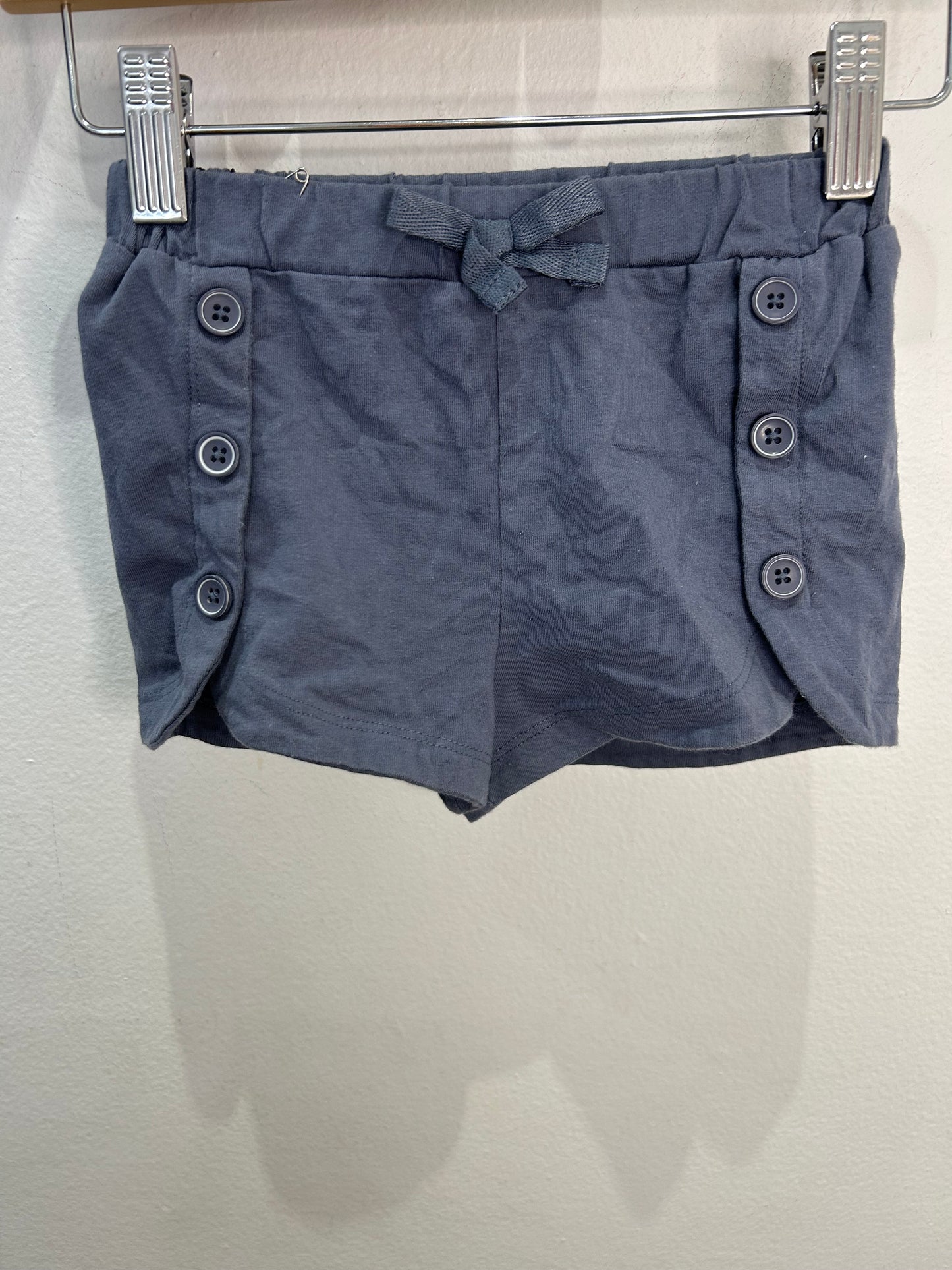 Button design shorts 18m