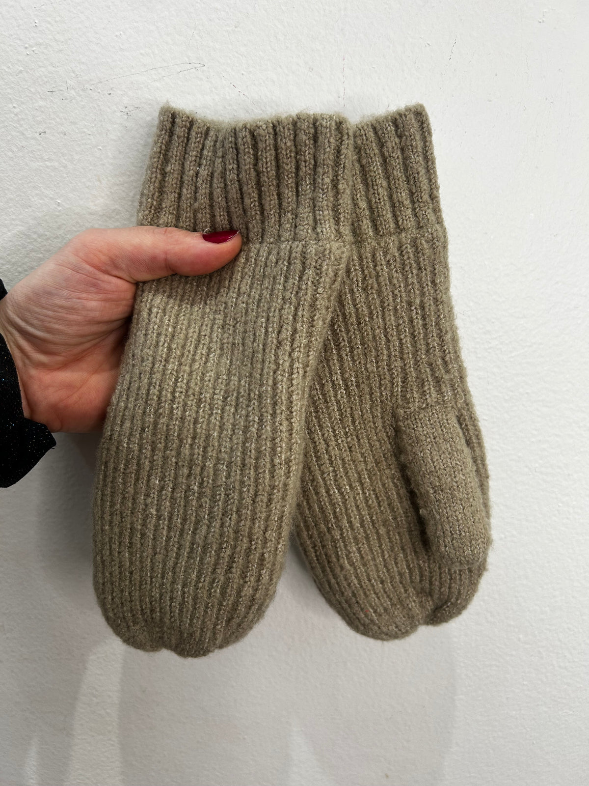 Beige mitts- Adult one-size NEW
