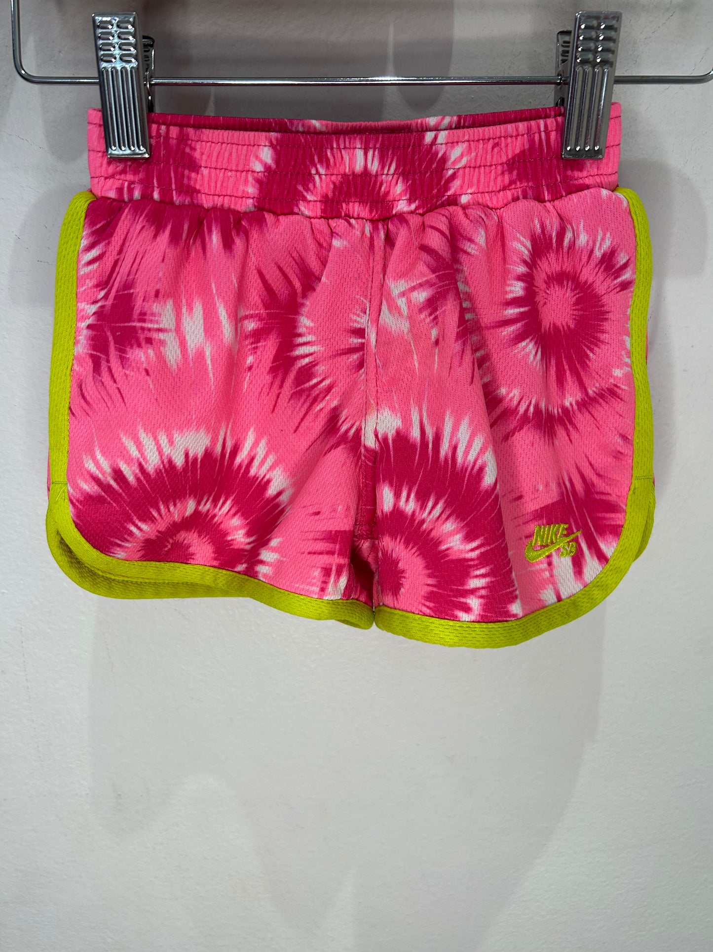 Nike hot pink shorts 2-3y
