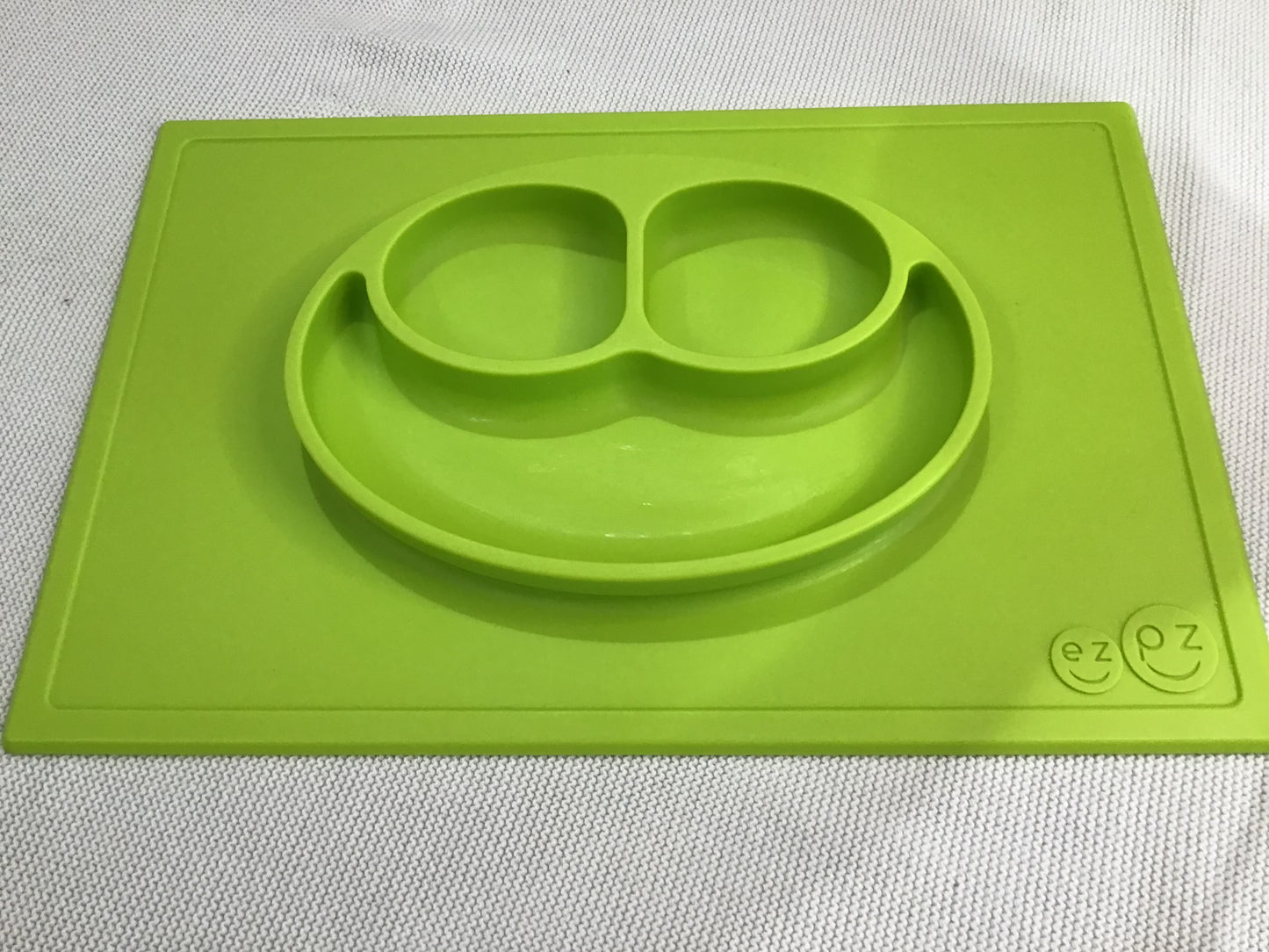 EZPZ green feeding tray A