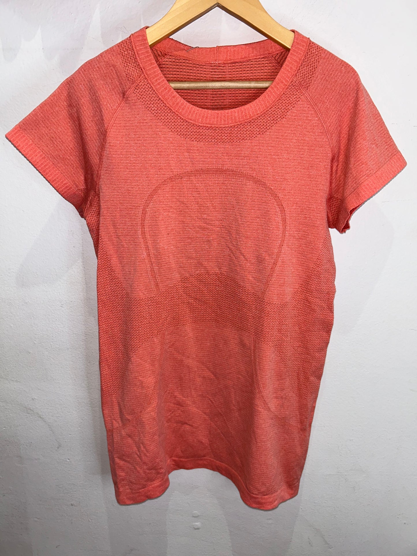 Lululemon peach tee- size 6