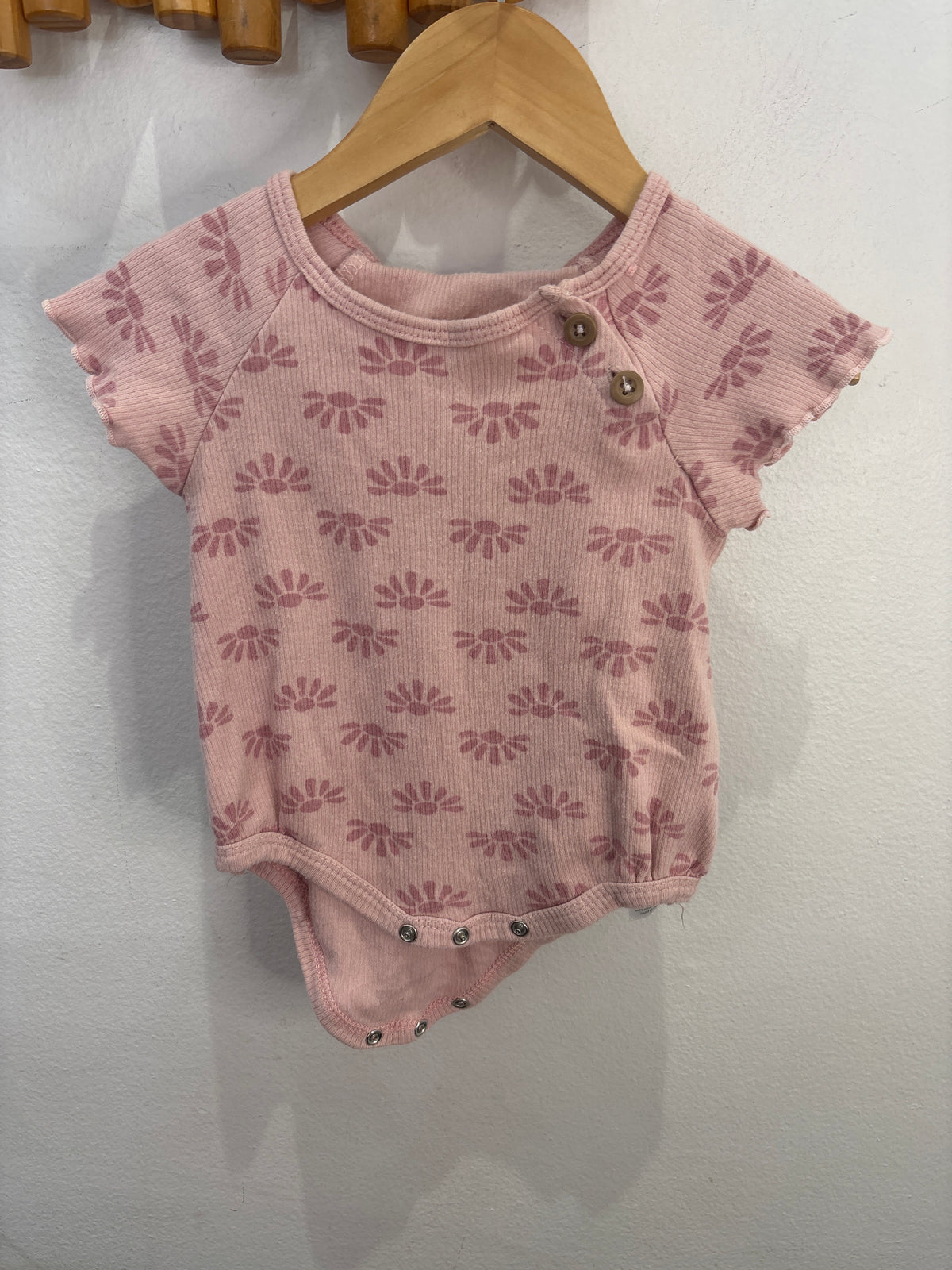 Pink petals onesie 3-6m
