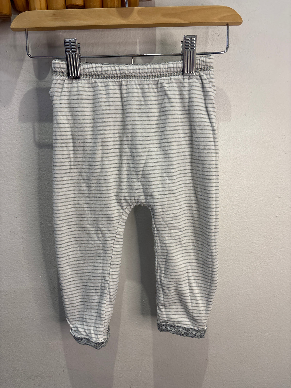 Grey knit reversible pants 12-18m