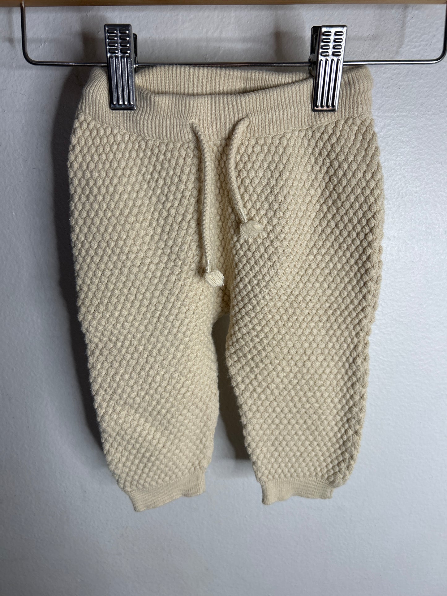 Cream diamond sweater pants 2-4m
