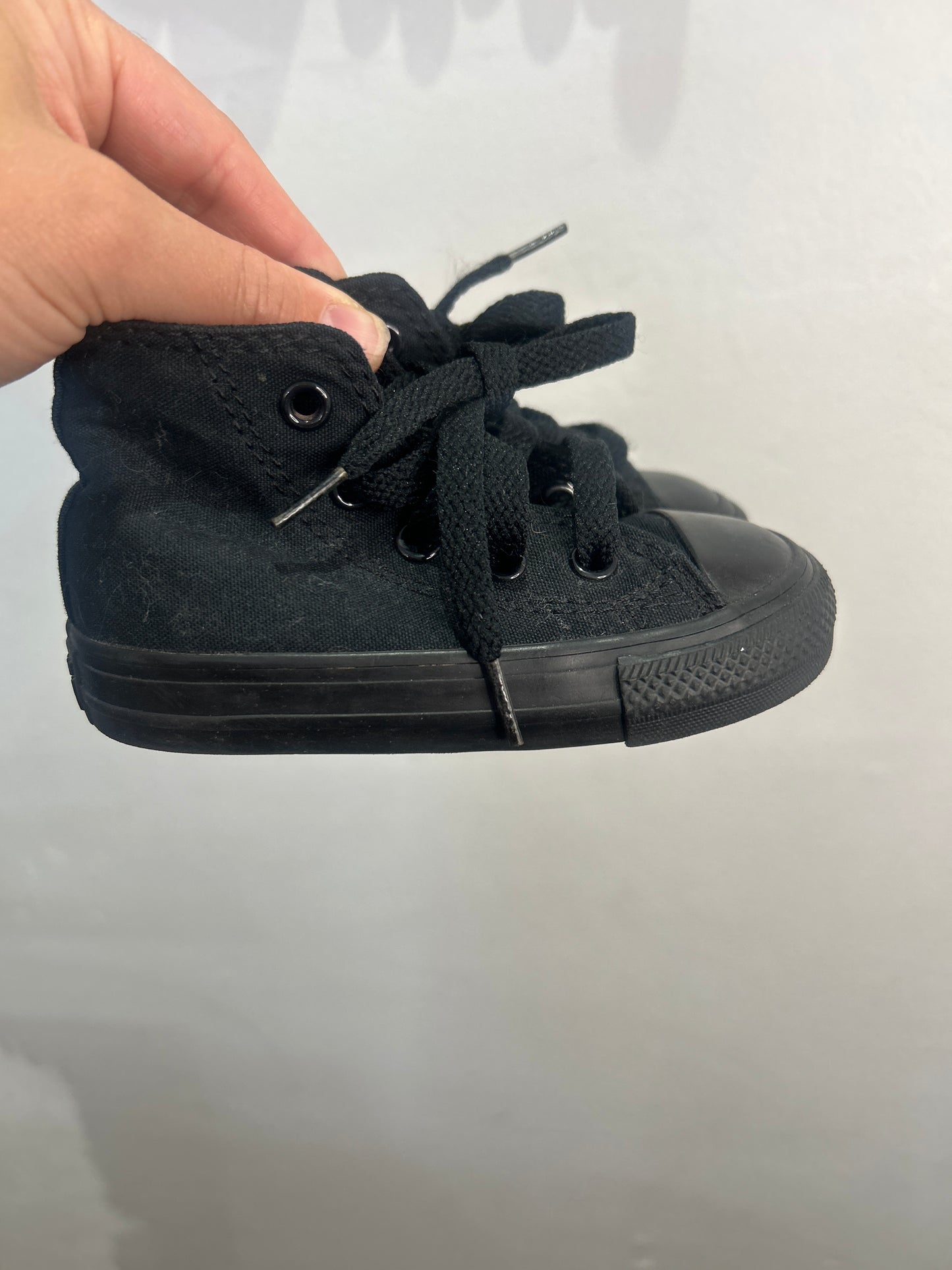 C7 black converse hightops