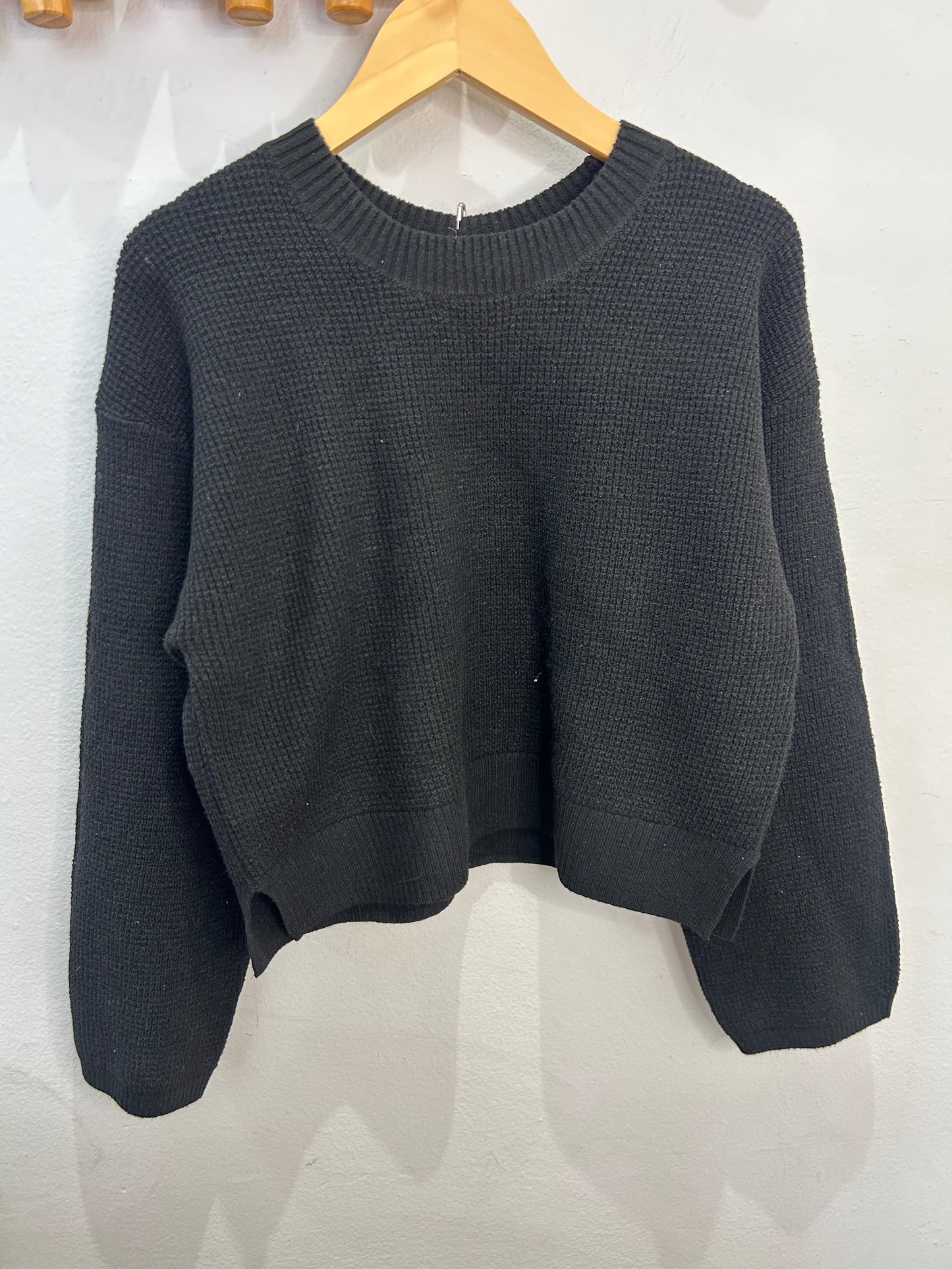 black waffle boxy sweater 7-8y NEW