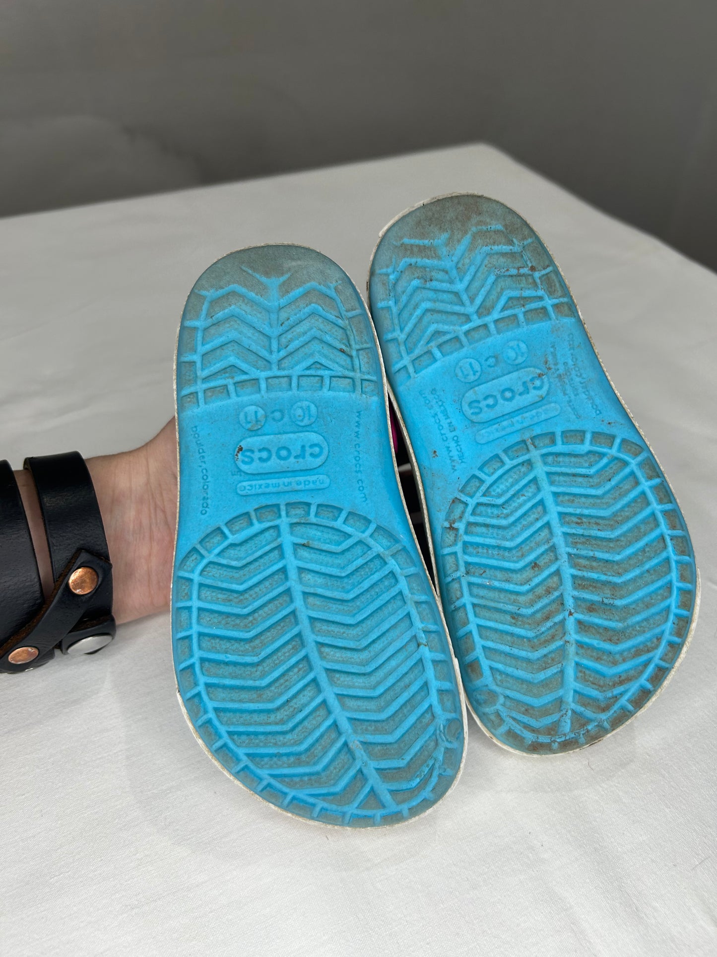 C10-11 light blue Crocs