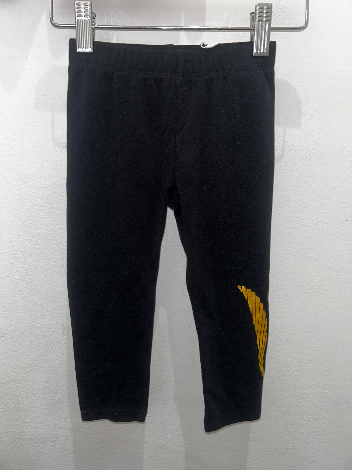Black leggings w wing detail 3y