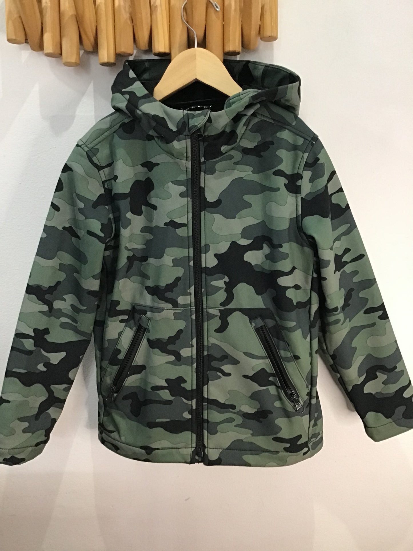 Camo fleece-lined jacket 6-7y
