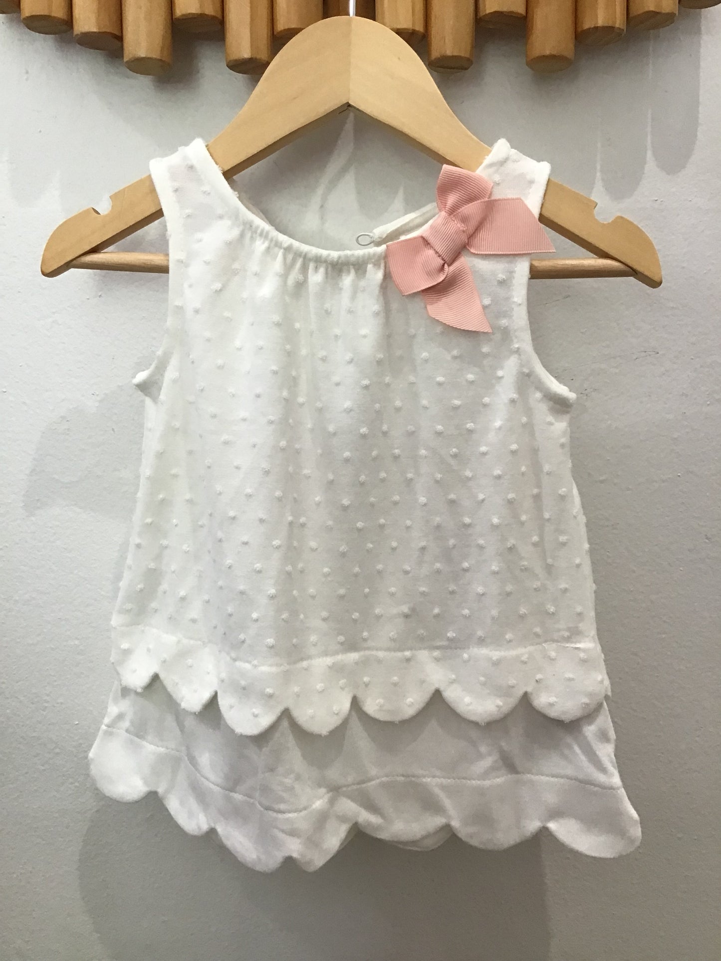 Scalloped tanktop 6-9m