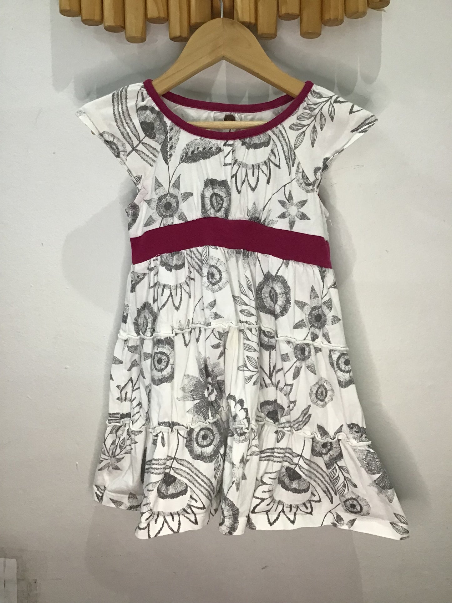 Dress Tea Collection white flowers 3y