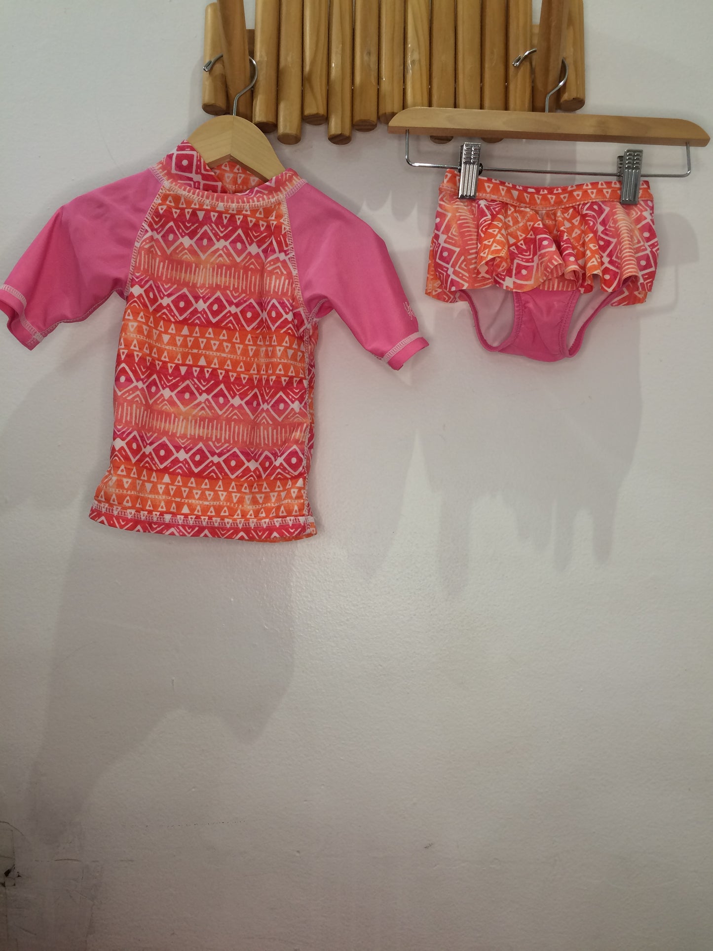 UV Skinz triangles swimsuit 12-18m