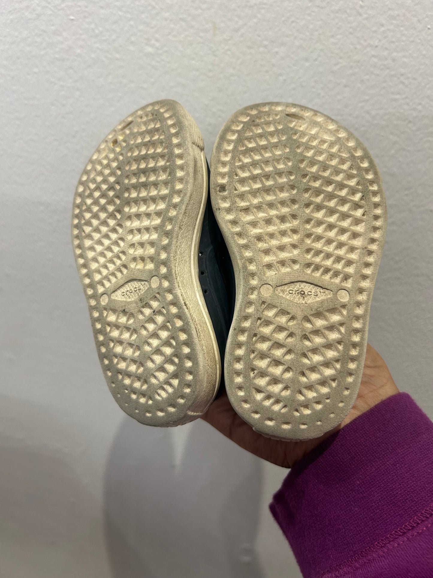 C8 Croc slip on shoes