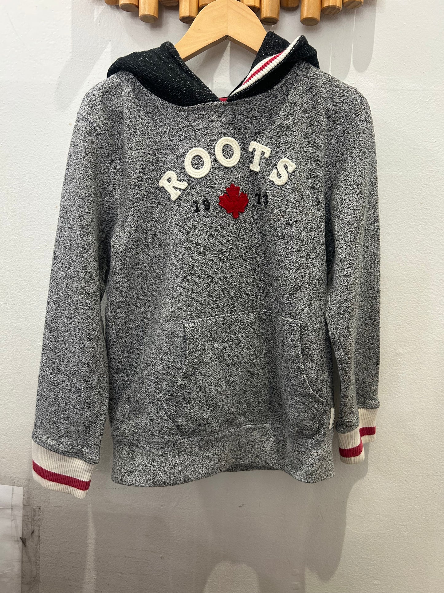 Roots cabin sweater 7-8y