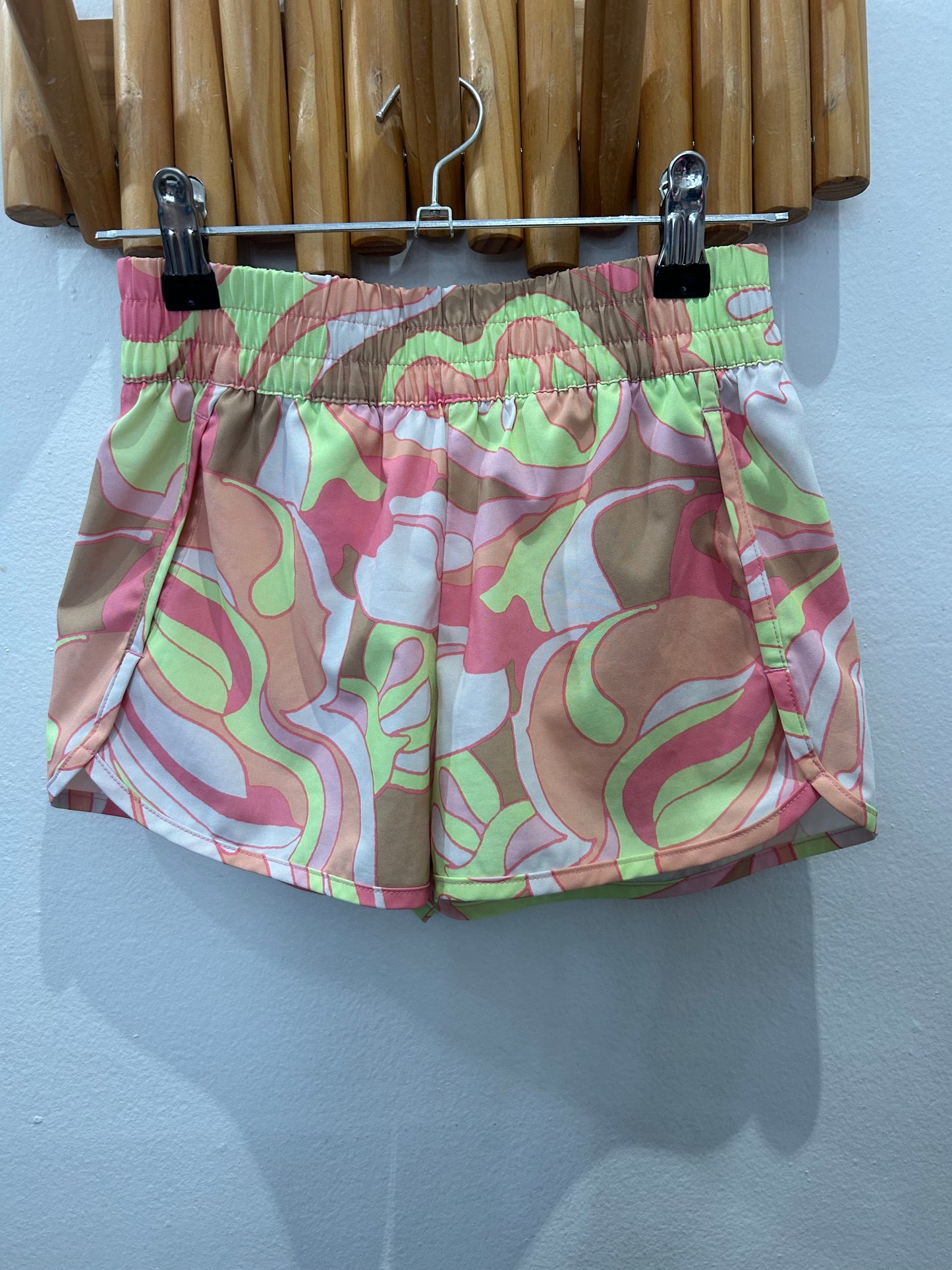Swirly activewear shorts 8y