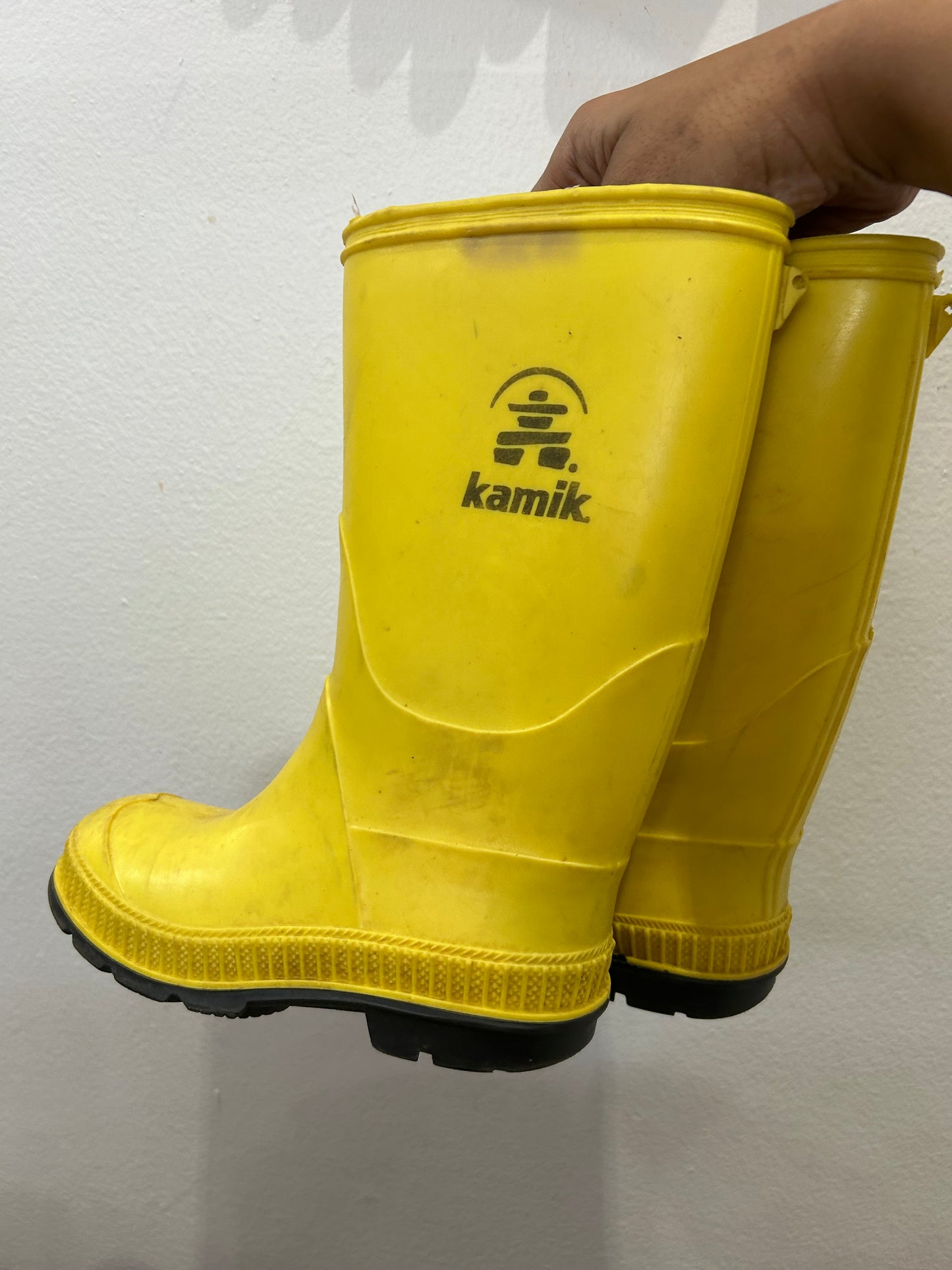C12 yellow Kamik rainboots