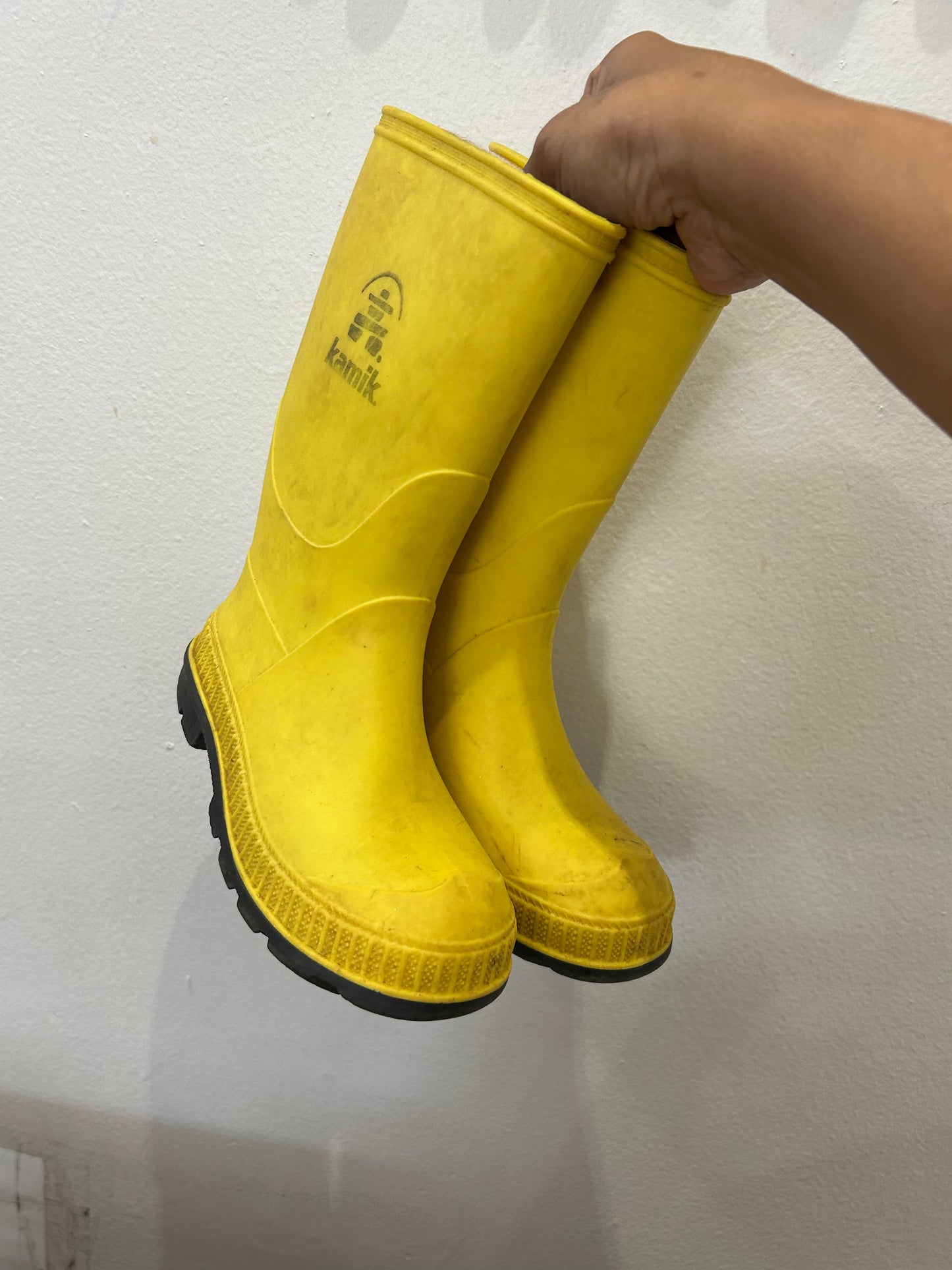 C12 yellow Kamik rainboots