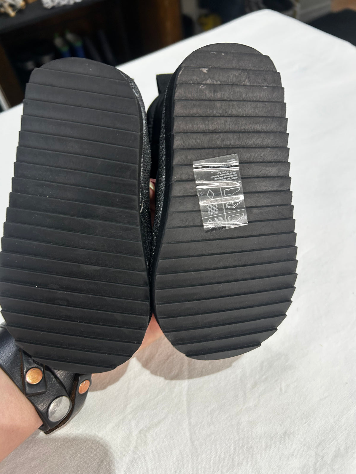 C7-8 black quilted boots