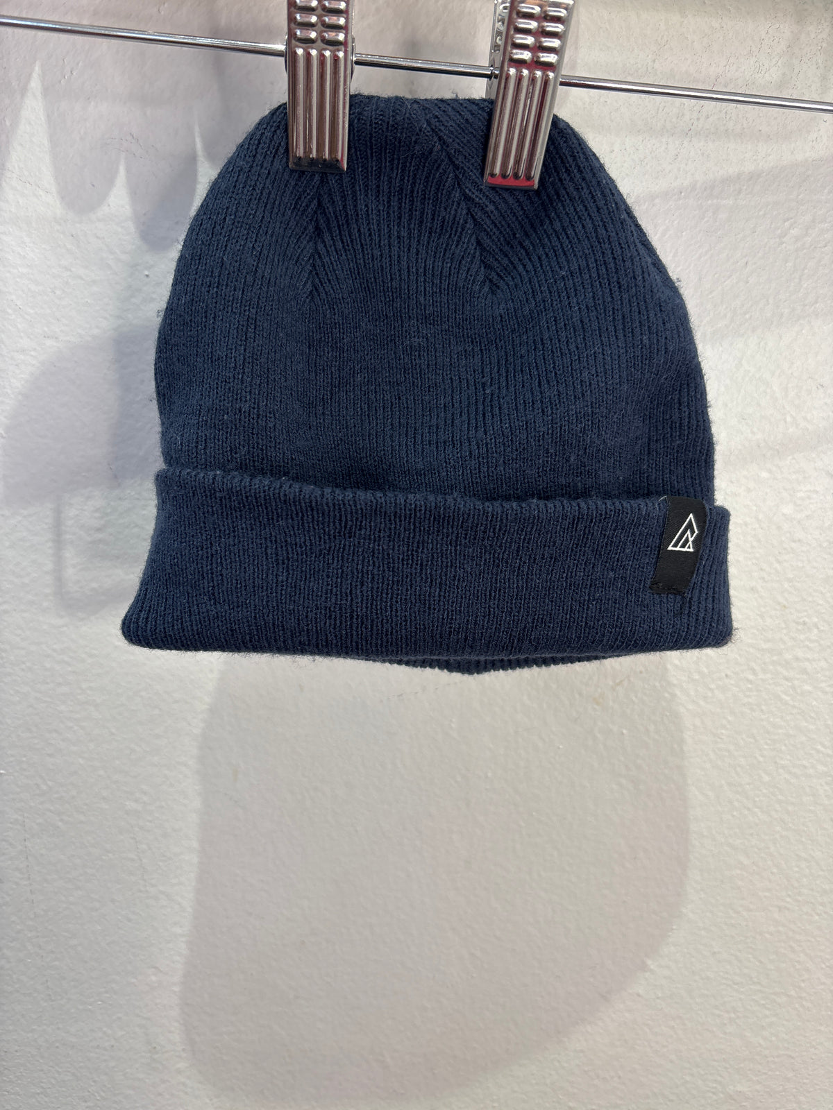 Peak navy hat 2-4y