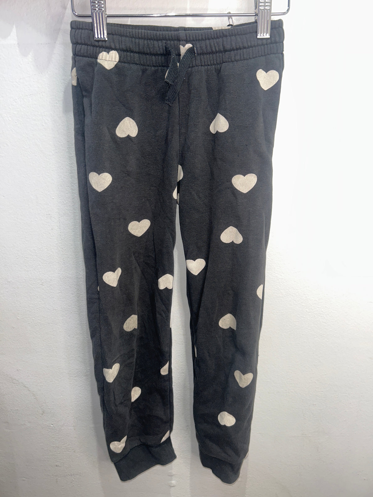 Grey joggers with hearts 6-7y