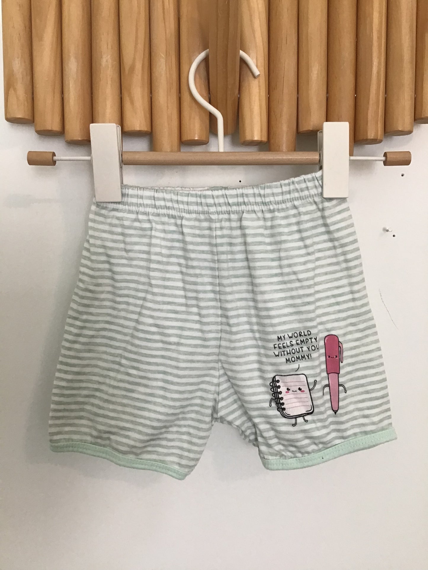 Light green shorts 9-12m