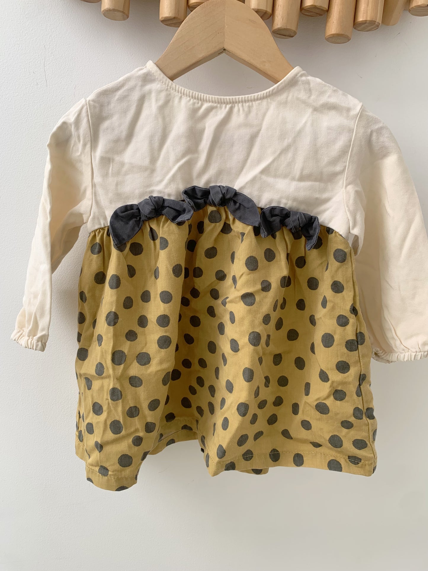 Polka dots and bows dress 9-12m