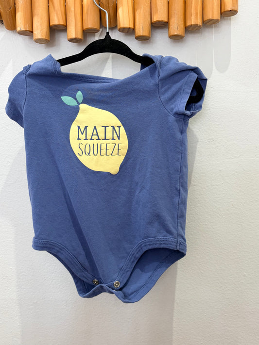 Main squeze onesie 6-9m