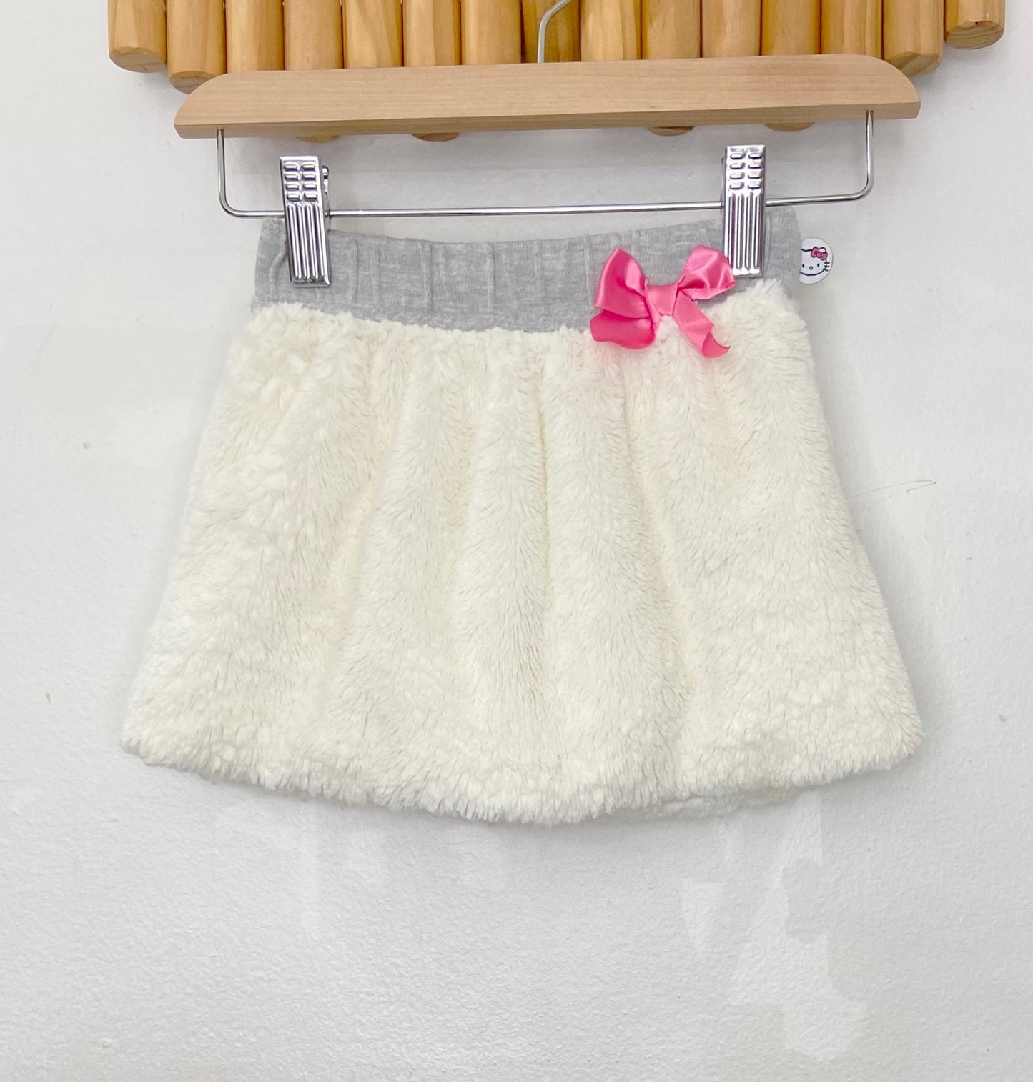 White furry skirt 24m