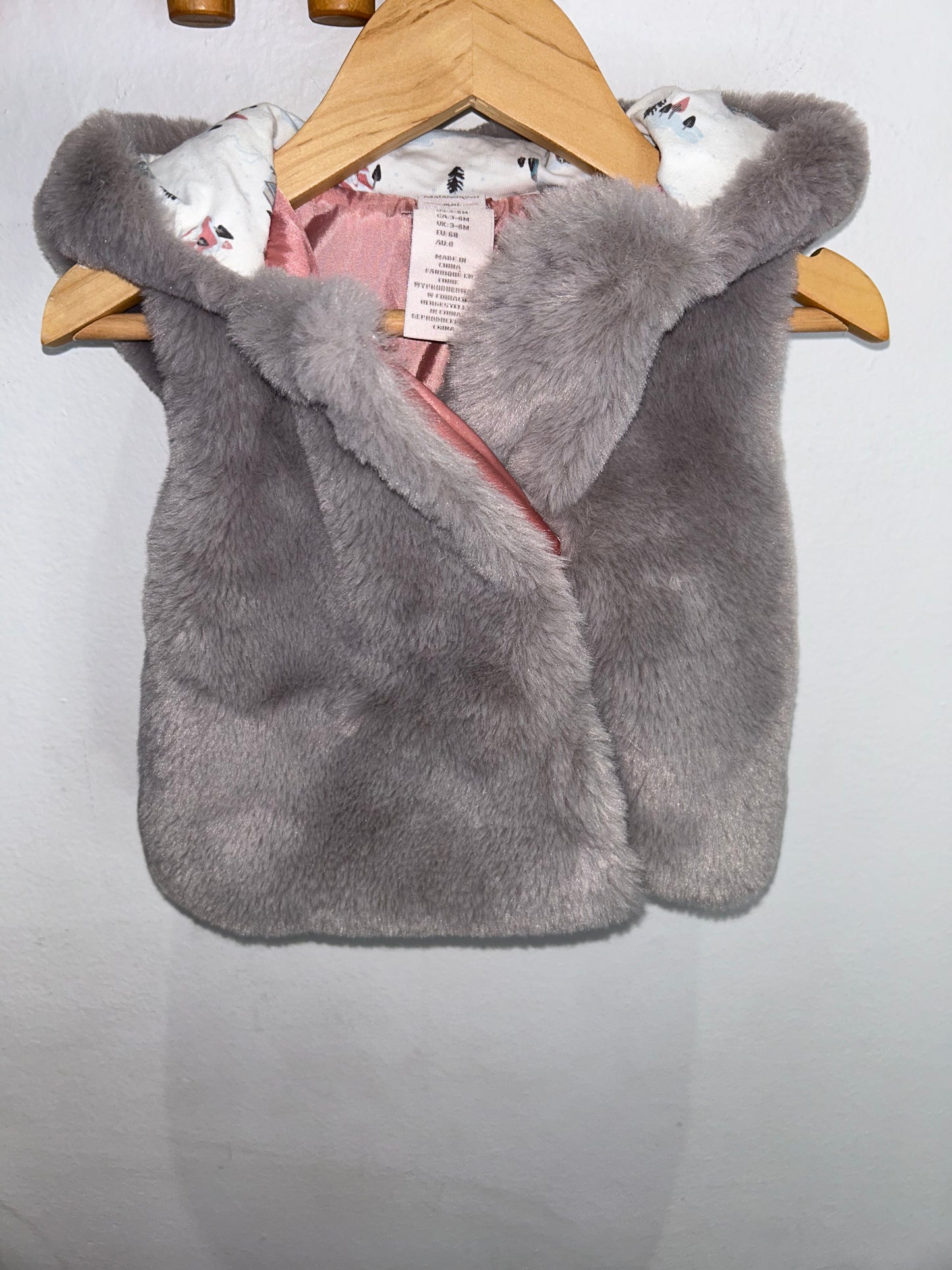 Grey furry vest 3-6m