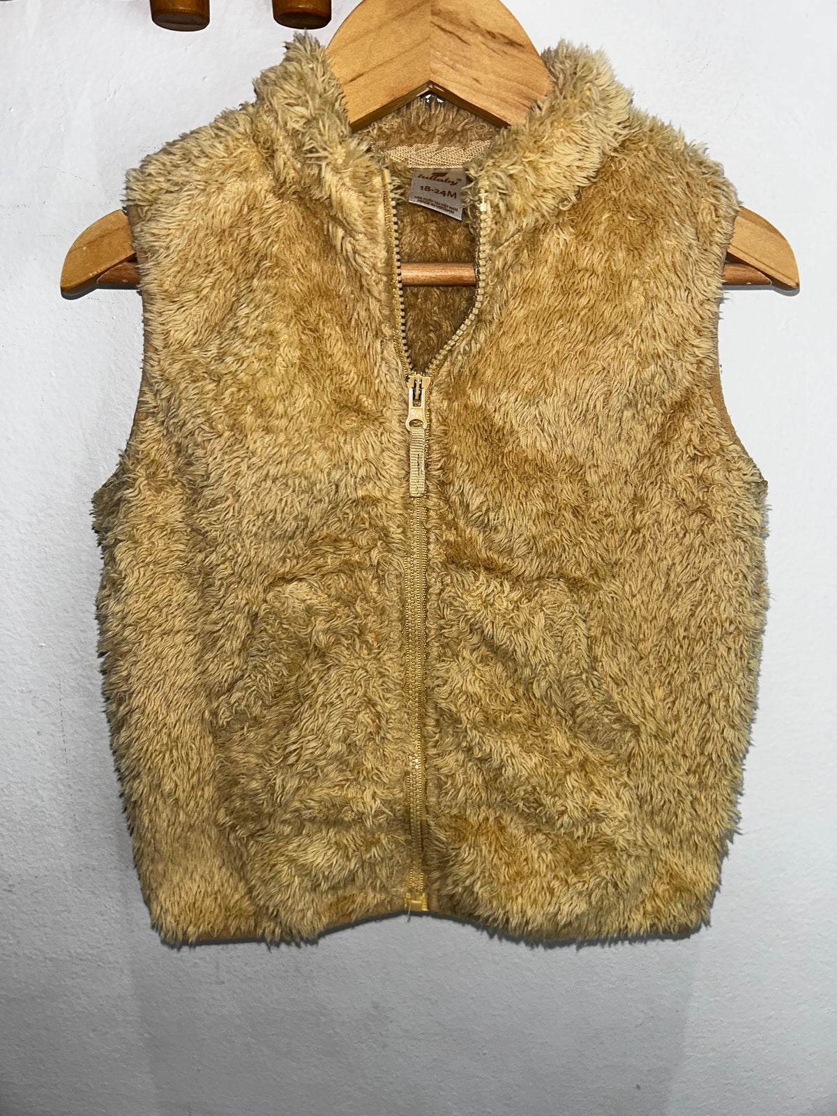 Light brown furry vest 18-24m