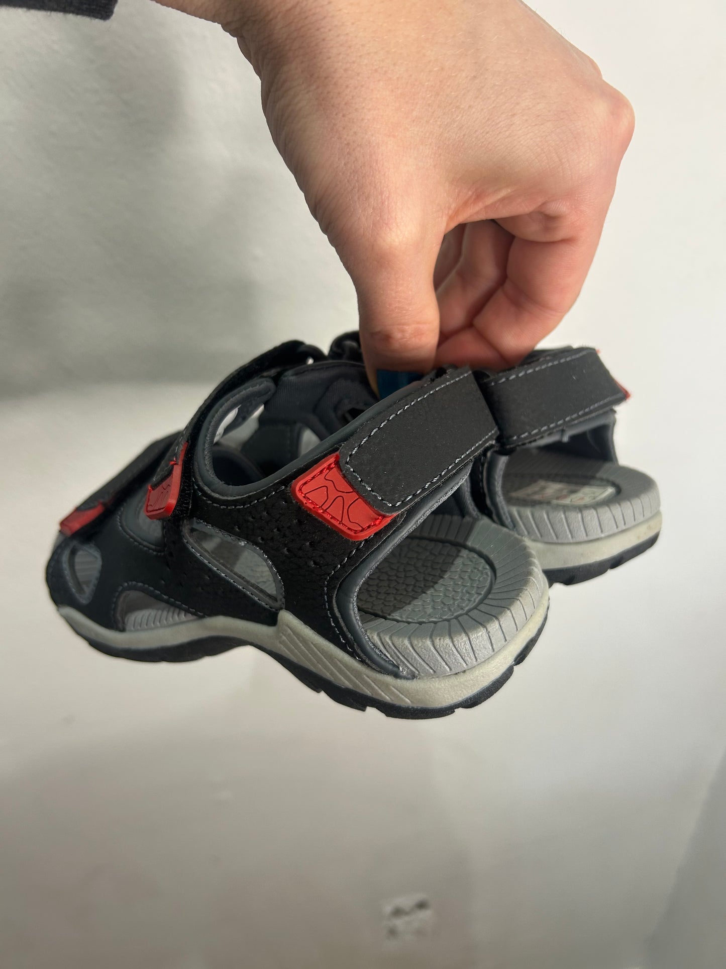 C13 Kamik Lobster 2.0 sandals NEW