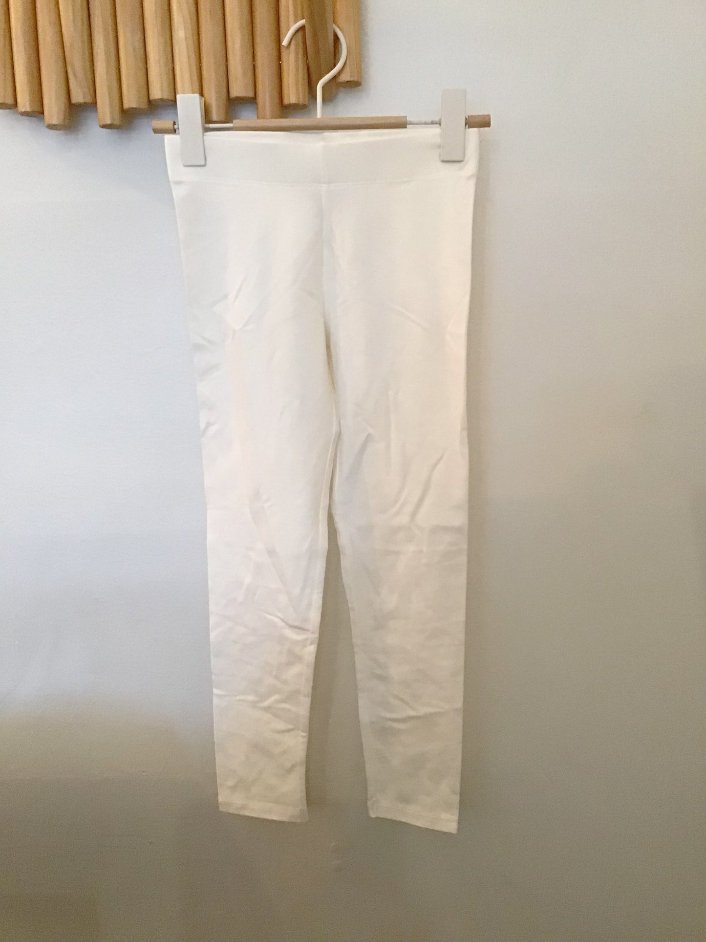 White leggings 9-10y new without tags