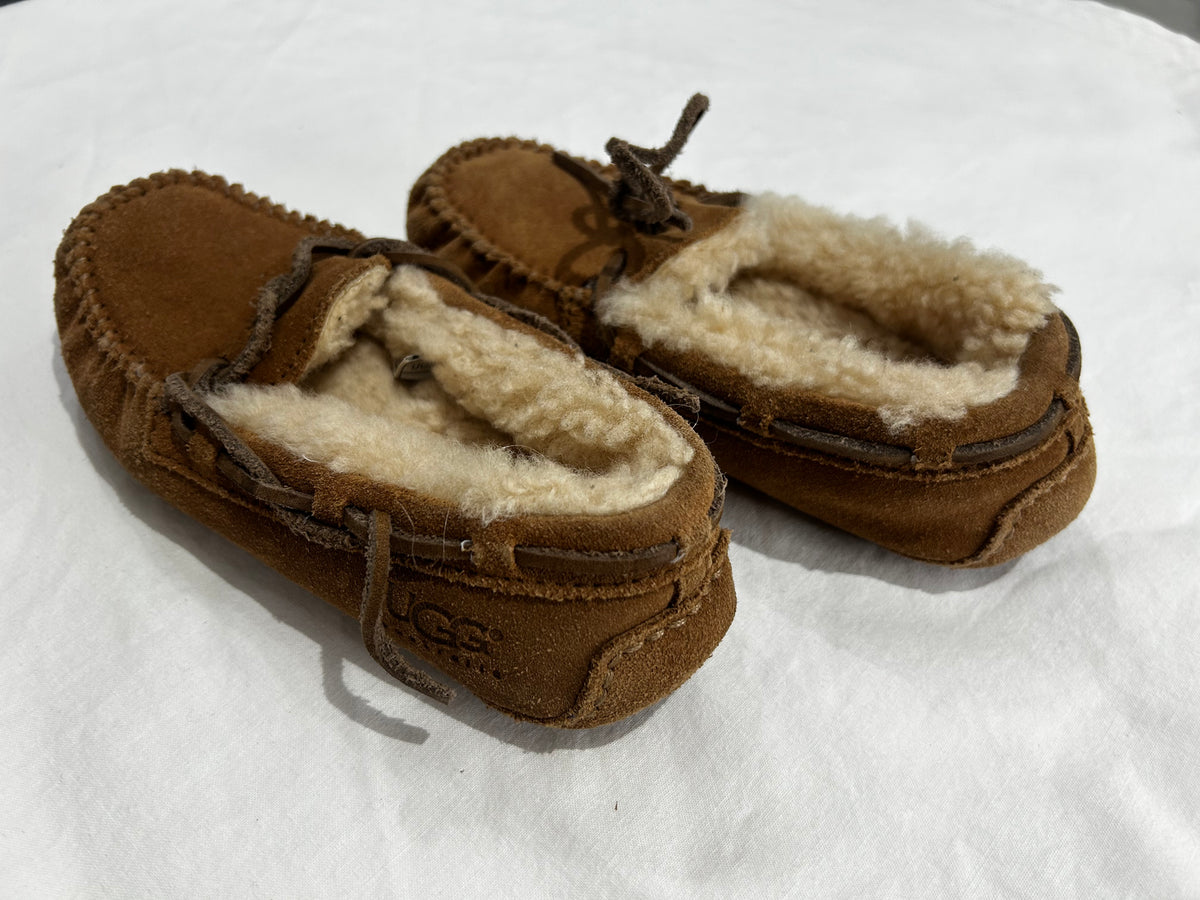C13 Uggs slippers