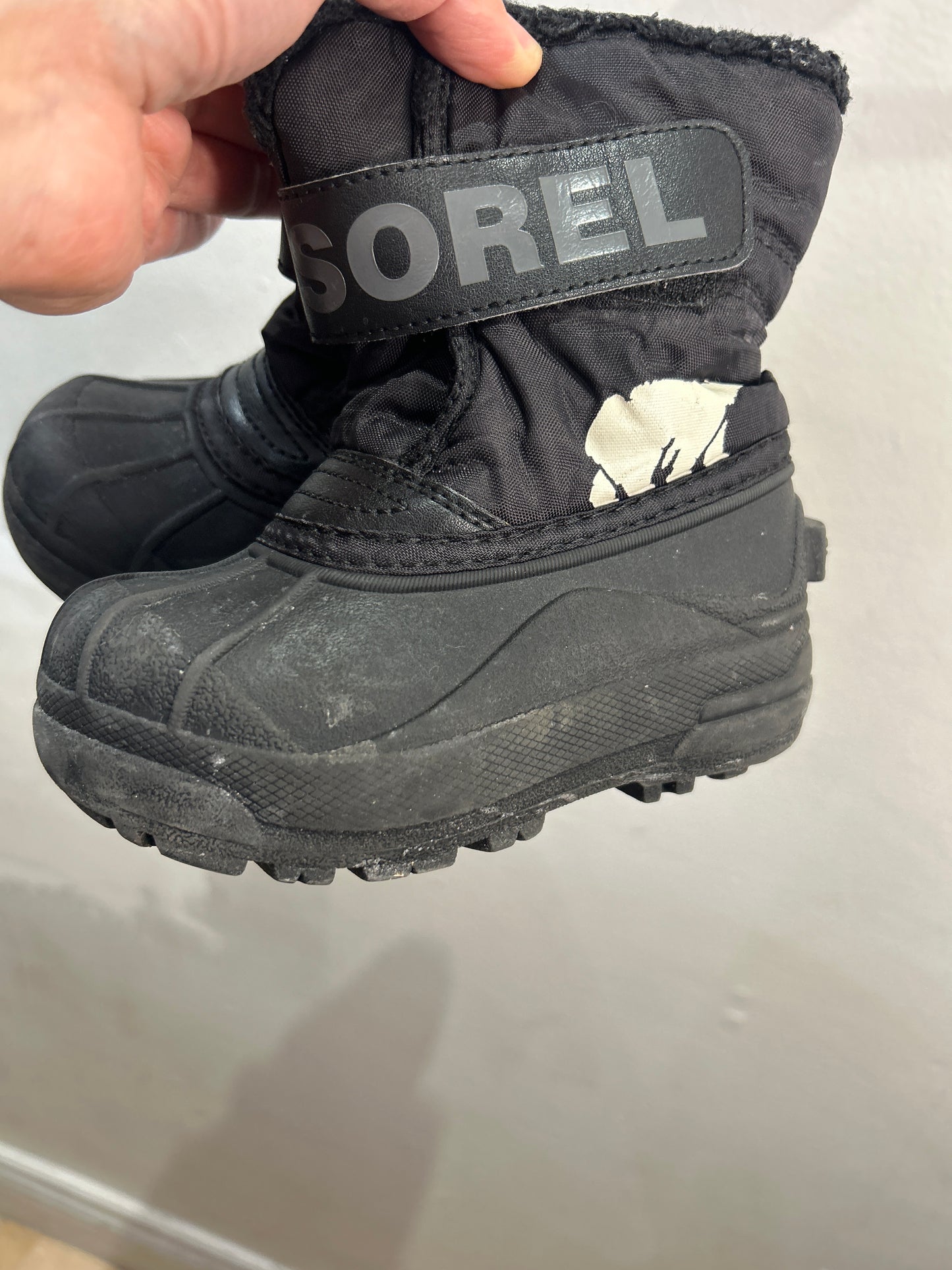 C8 black Sorel winter boots