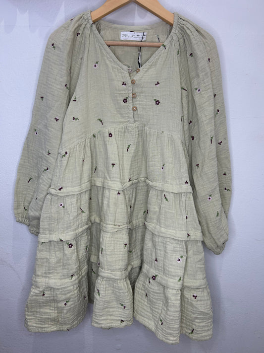 Light green embroidery dress 8-9y