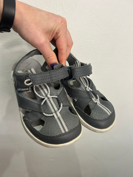 Y1 grey Columbia sandals