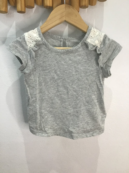 Tee grey  frilly 12-18m