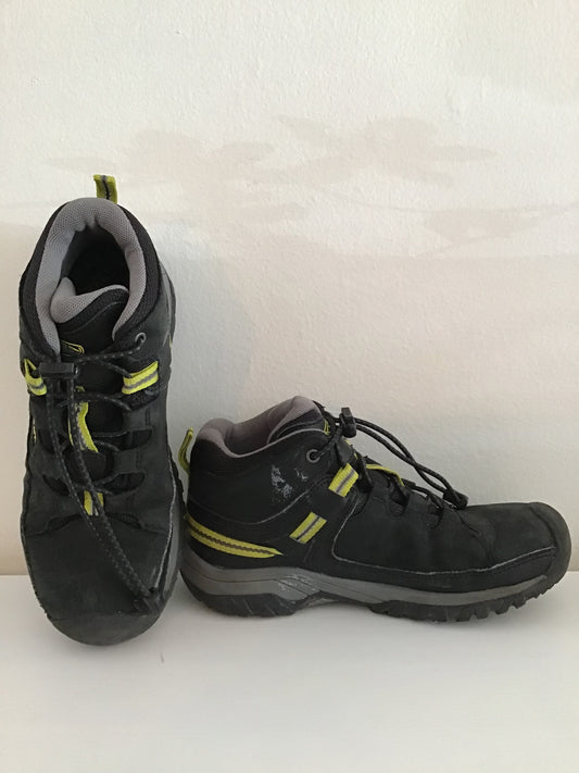 Y2 Keen hiking shoes