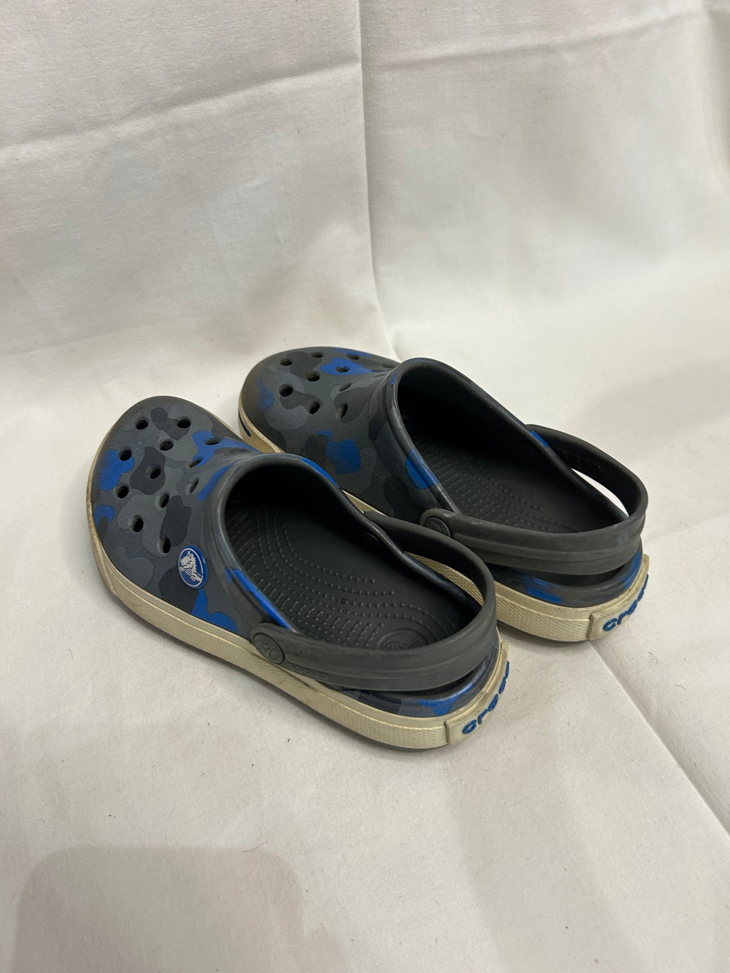 C10-11 grey camo Crocs