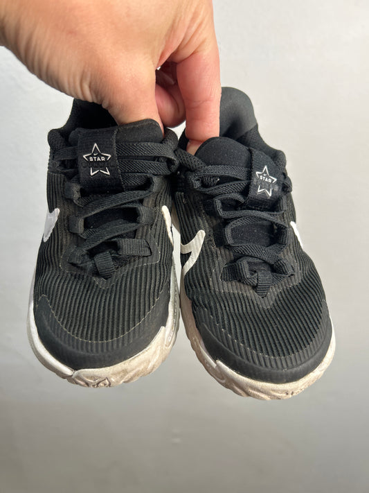 C6 Nike star runners
