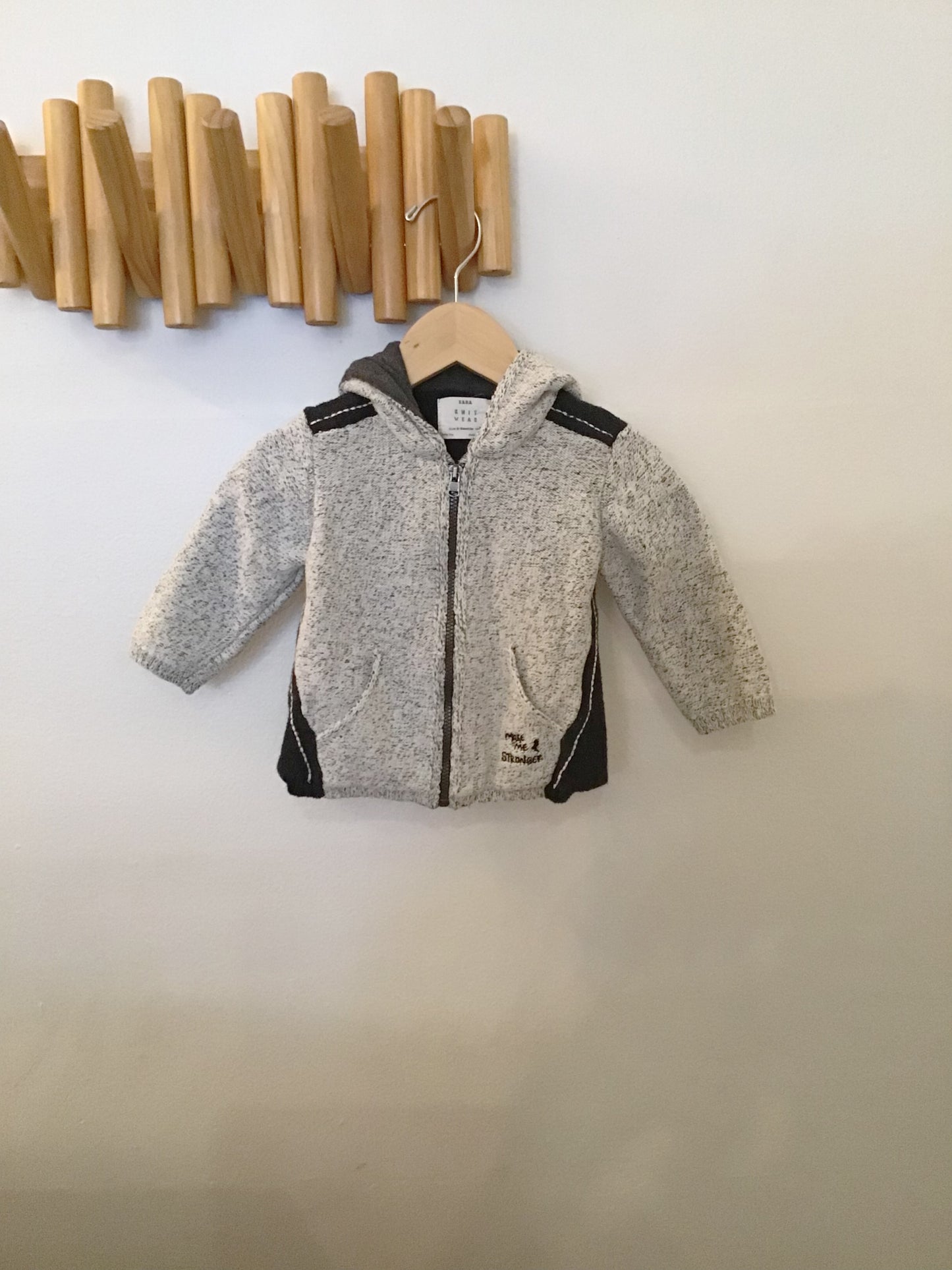 Grey knit sweatshirt 6-9m