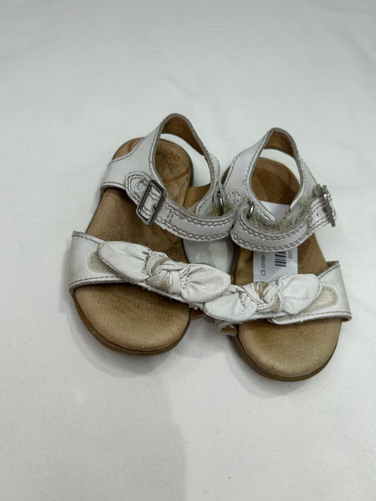 C5 stride rite white sandals