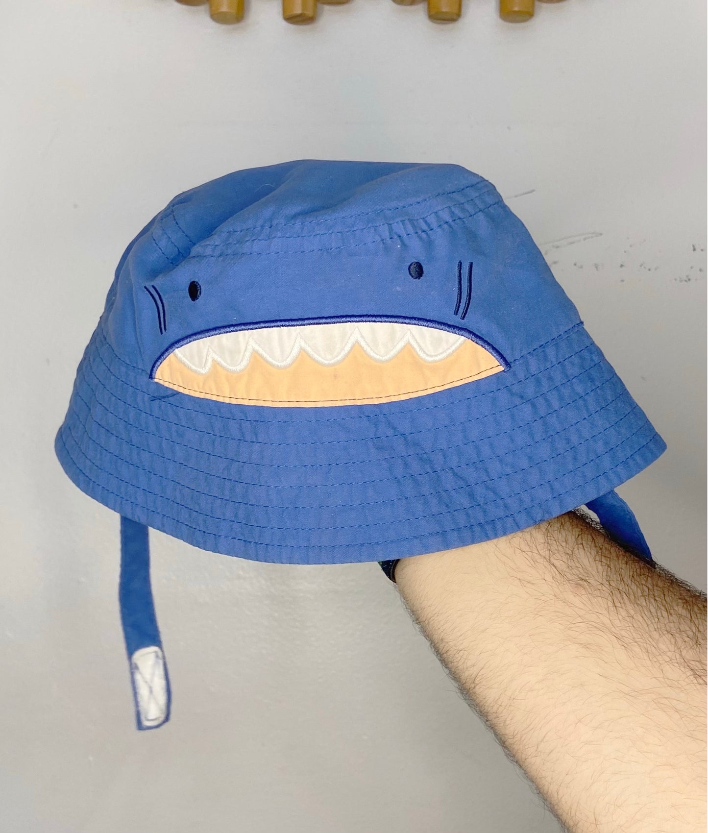 Blue shark teeth hat 6-12m